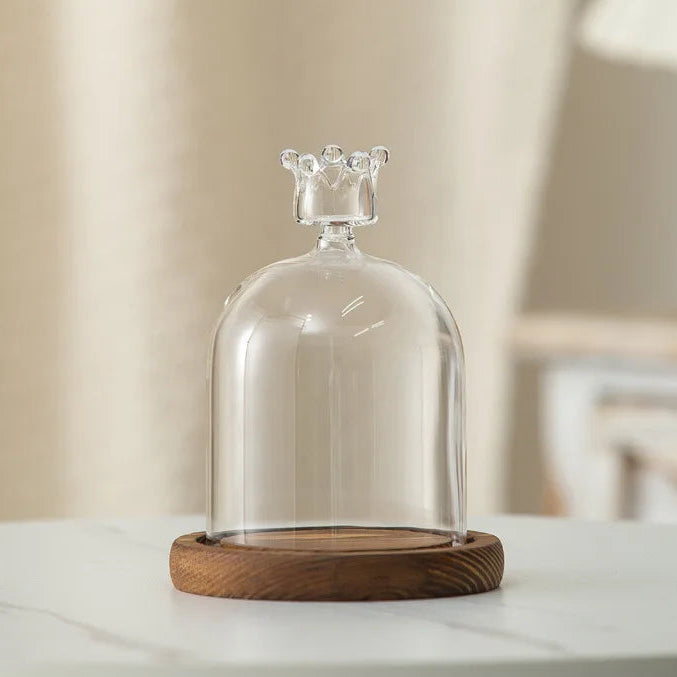 Cloche en verre avec base en bois